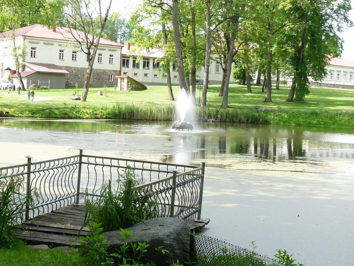 Taujenu Dvaro Sveciu Namai Taujenai Exterior photo